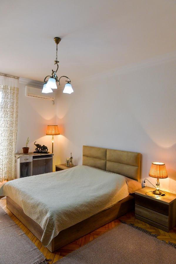 Apartment On Rustaveli Avenue Kutaiszi Kültér fotó