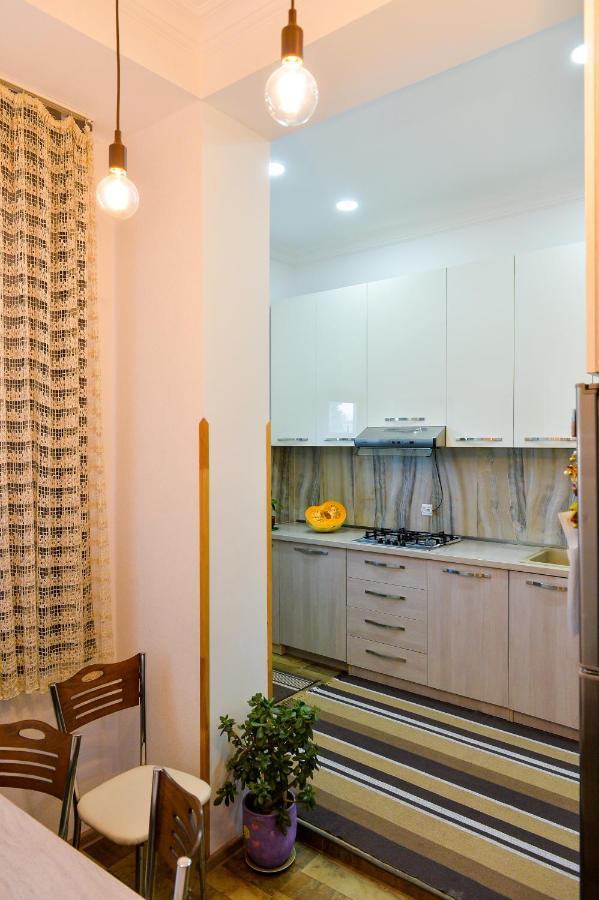 Apartment On Rustaveli Avenue Kutaiszi Kültér fotó