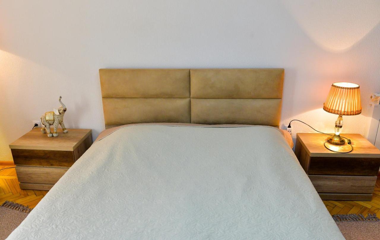 Apartment On Rustaveli Avenue Kutaiszi Kültér fotó